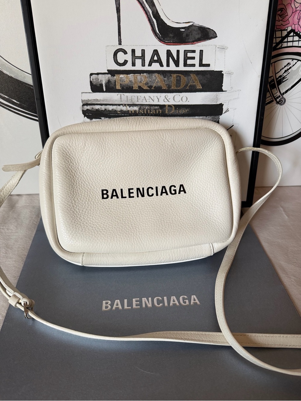BALENCIAGA White Leather Camera Bag Crossbody - Picture 2 of 15